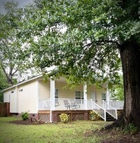 Building Photo - 838 Augusta St