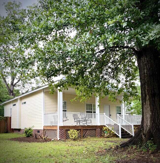 Building Photo - 838 Augusta St