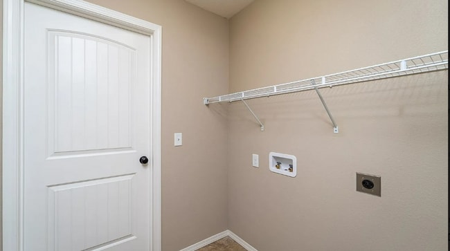 Building Photo - 3 Bedroom Rental Home In Springfield! Fenced in backyard!