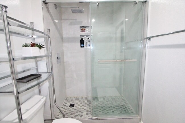 Building Photo - $2,890- GORGEOUS TWO BEDROOM CONDO IN CENTRAL FREMONT BLOCKS FROM BART