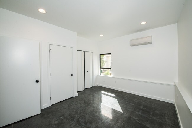 Building Photo - Atkinson Commons- Unit 1