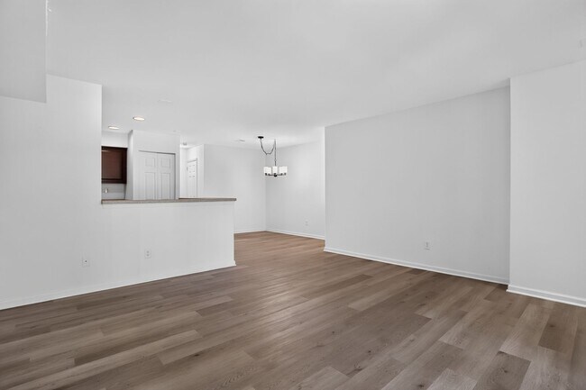 Building Photo - 1 Bed, 1 Bath Condo In Desirable Blue Bell Community!
