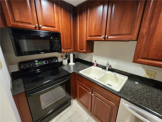 Building Photo - 195 14th St NE