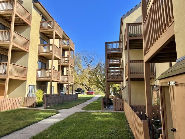 Building Photo - 1000 Linden Ave