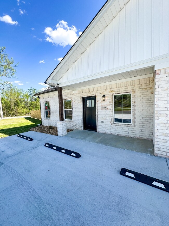 Building Photo - 1700 Mary Kay Blvd