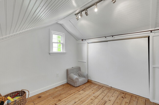 Building Photo - 27 Willowbrook Pl