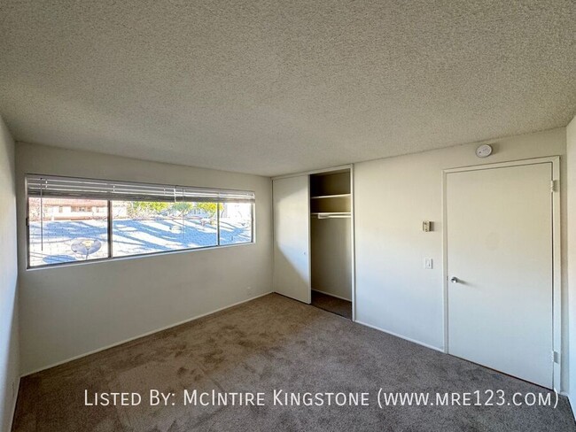 Building Photo - A Beautifully Renovated 2BD 1BA Apartment ...