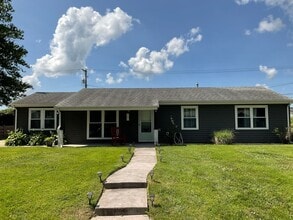 Building Photo - 501 Dartmouth Dr