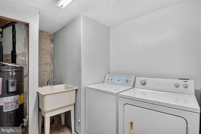 Building Photo - 9305 Bathgate Ct
