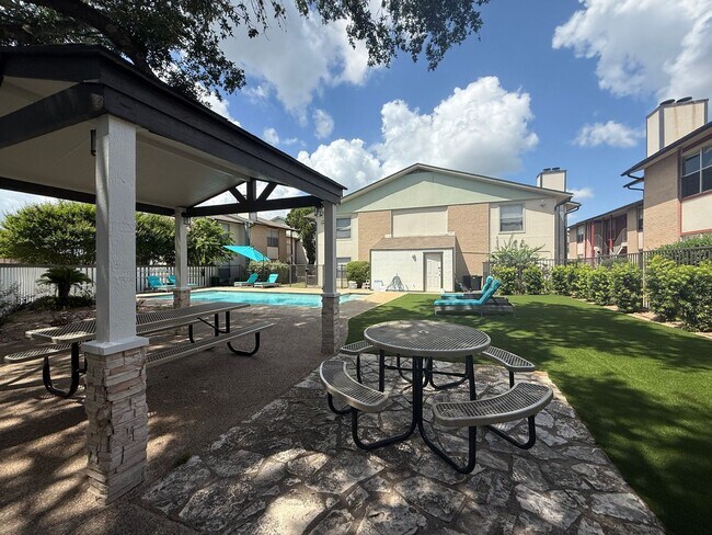 Building Photo - Langtry Apartments- 2 Bedroom 2 Bathroom