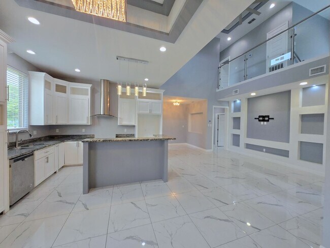 Building Photo - Beautiful Modern 4 Bed/3 Bath/2 Gar Centra...