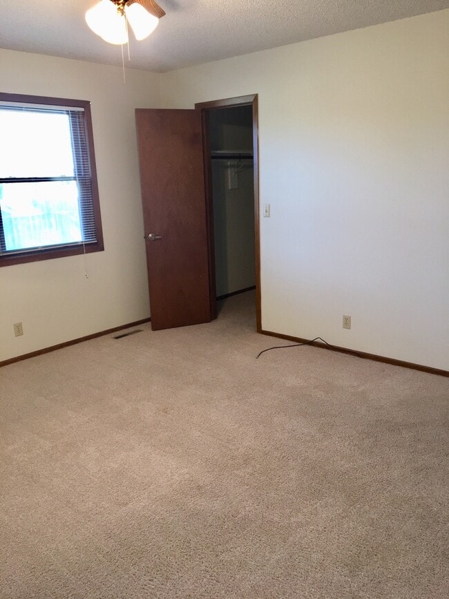 Building Photo - 7511 E 24th Ct N