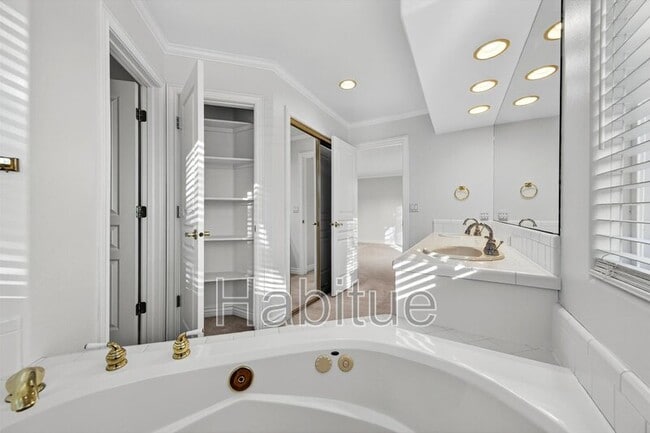 Building Photo - 393 E Trailside Dr