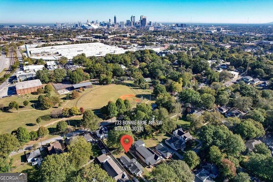 Building Photo - 733 Bonnie Brae Ave SW