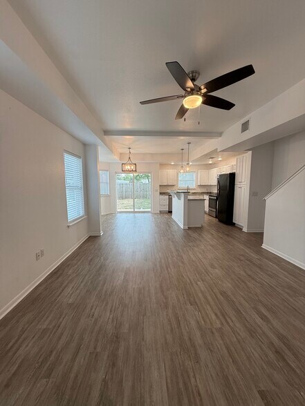 Building Photo - 1014 E Fannin St