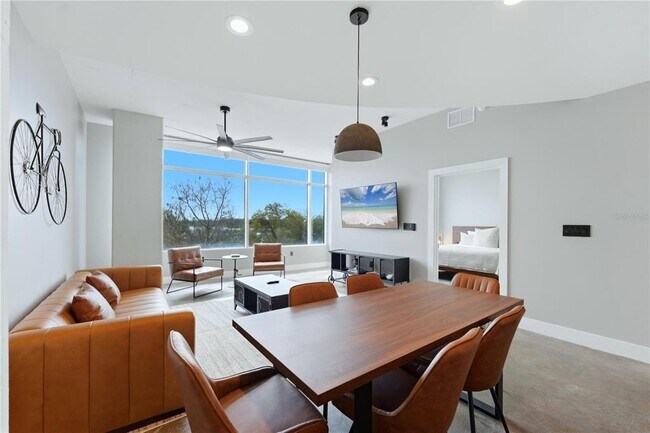 Building Photo - 525 E Jackson St