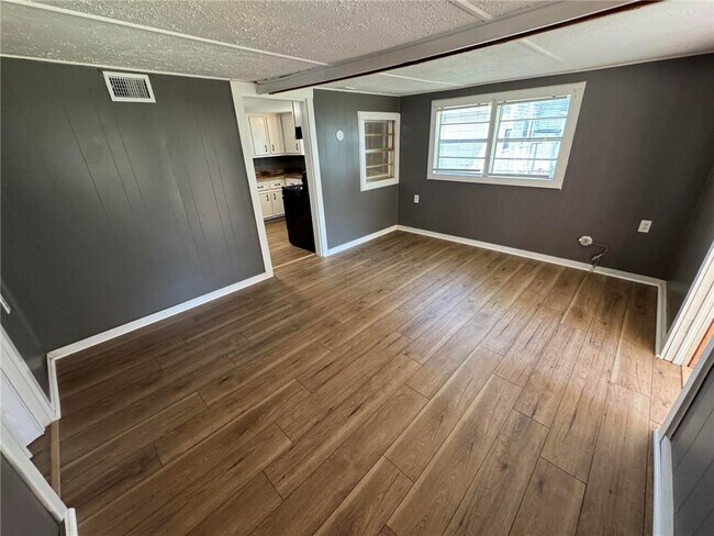 Building Photo - 606 Thornton Ave