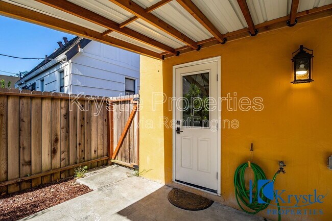 Building Photo - 1616 Fern Pl