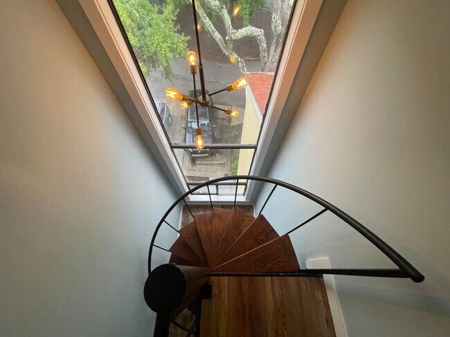 Building Photo - 300 Yacht Club Dr