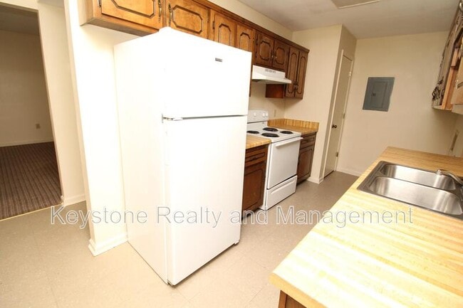 Building Photo - 1935 High St