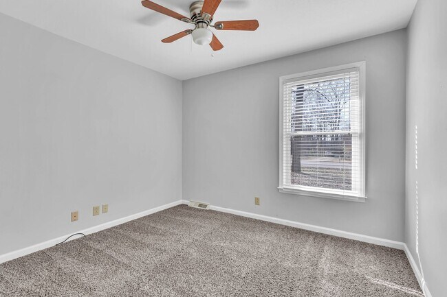 Building Photo - 171 W Regent Dr