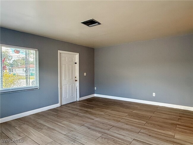 Building Photo - 1073 San Remo Ave