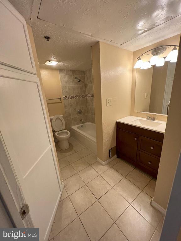 Building Photo - 1504 Lincoln Way