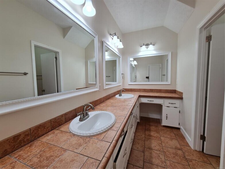 Building Photo - 6474 Halcyon Dr
