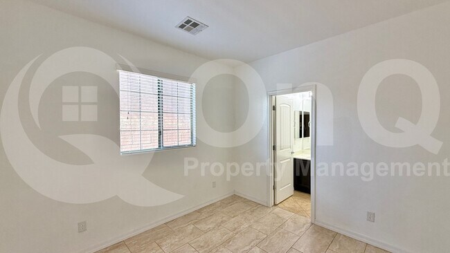 Building Photo - 730 N Robins Way