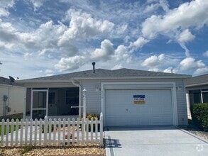 Building Photo - Beautiful 2 + 2 Villa, Turnkey ANNUAL Leas...