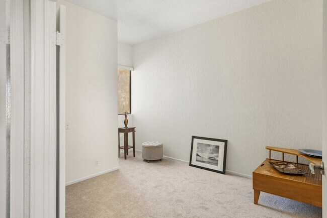 Building Photo - 2601 S Broadmoor Dr