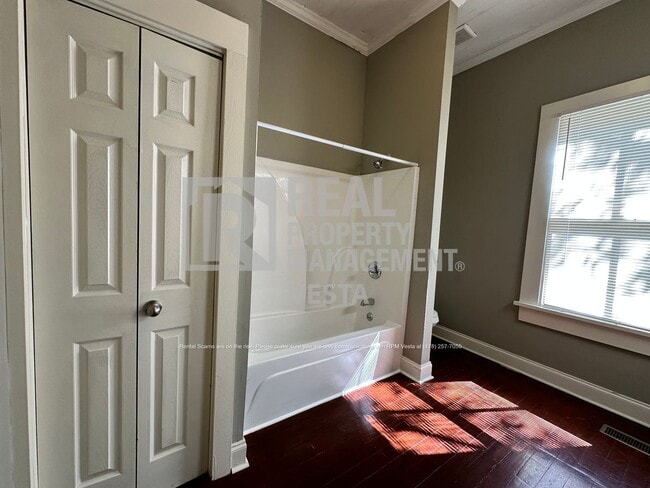 Building Photo - 1227 Calhoun St