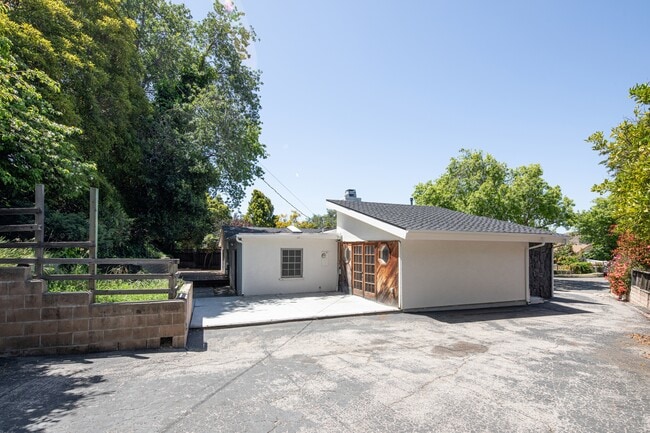 Building Photo - 3658 Lawnwood Ct