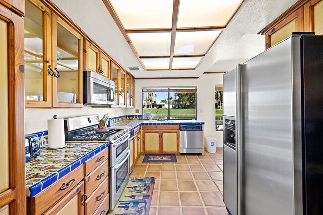 Building Photo - Spacious Two Bedroom Condo in Gated Commun...