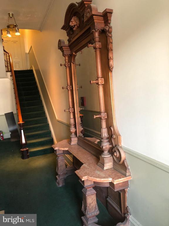 Building Photo - 1906 Fairmount Ave