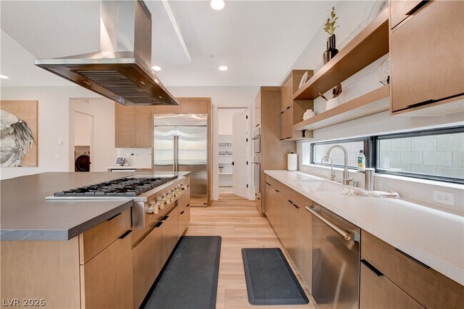 Building Photo - 779 Willits St