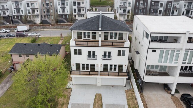 Building Photo - Nashville. Spotless & never been lived in 4BR/4.5BA home + separate office