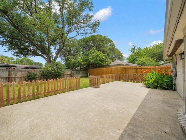 Building Photo - 13546 Wimbledon Dr