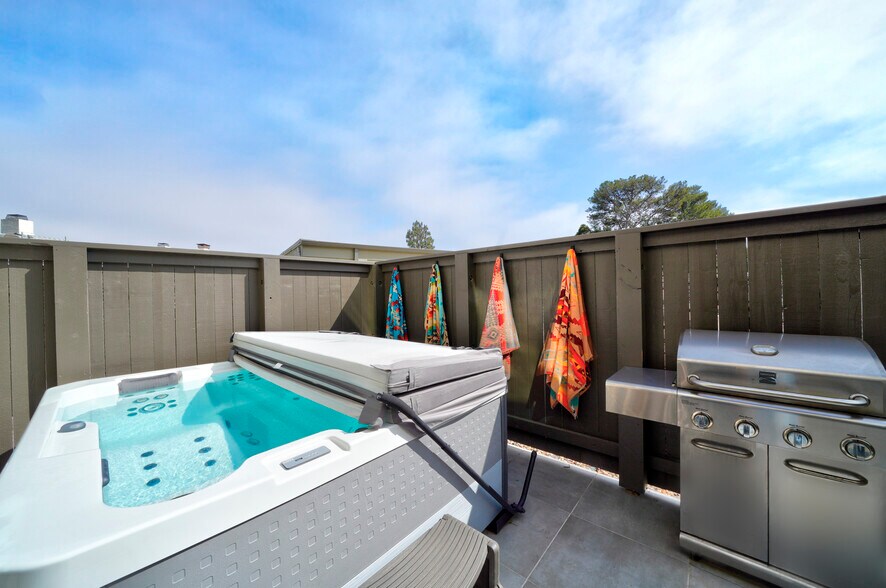 Building Photo - 6208 Tapia Dr