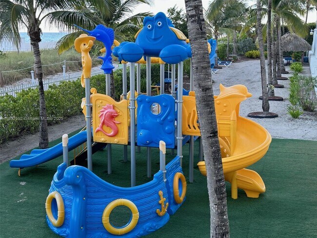 Building Photo - 6039 Collins Ave