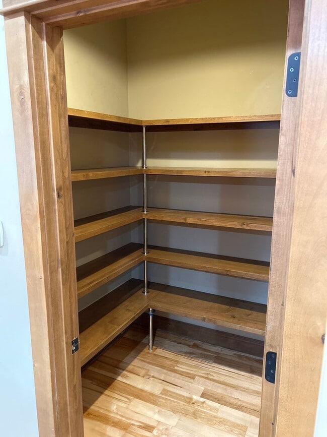 Building Photo - 205 N Bozeman Ave