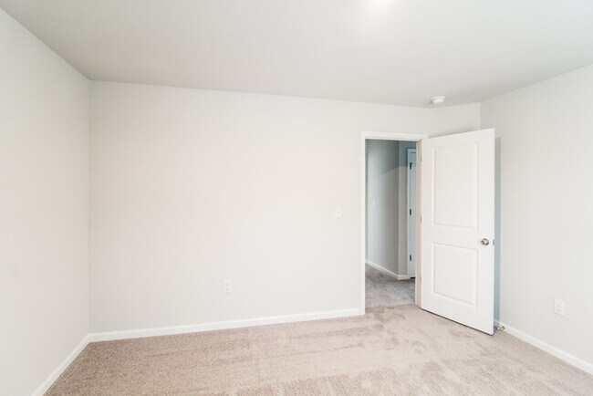 Building Photo - Fantastic 4bd/2.5ba home! Coming soon!