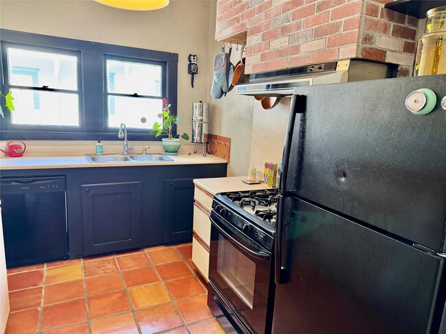 Building Photo - 2608 Hopkins St