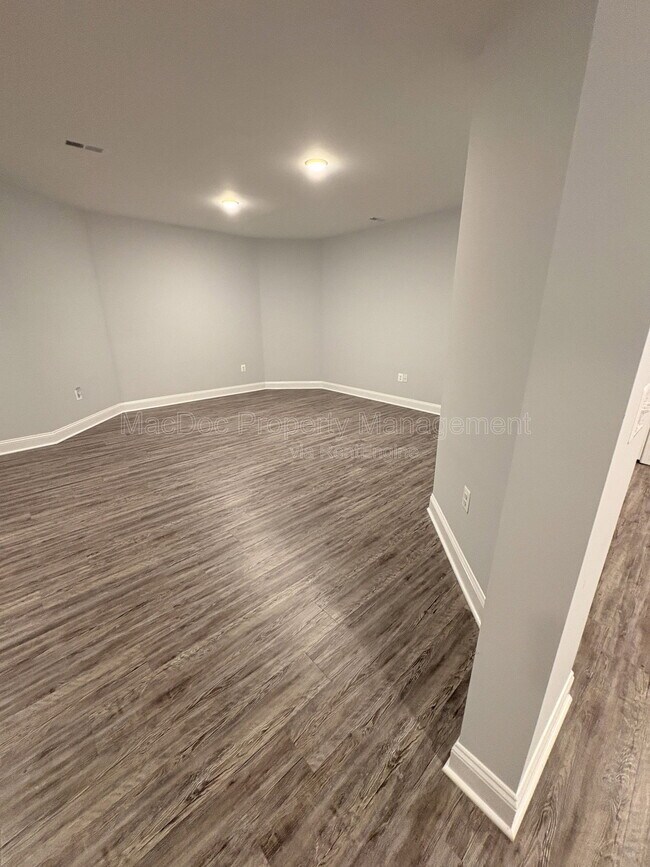 Building Photo - 10802 Cedar Creek Dr