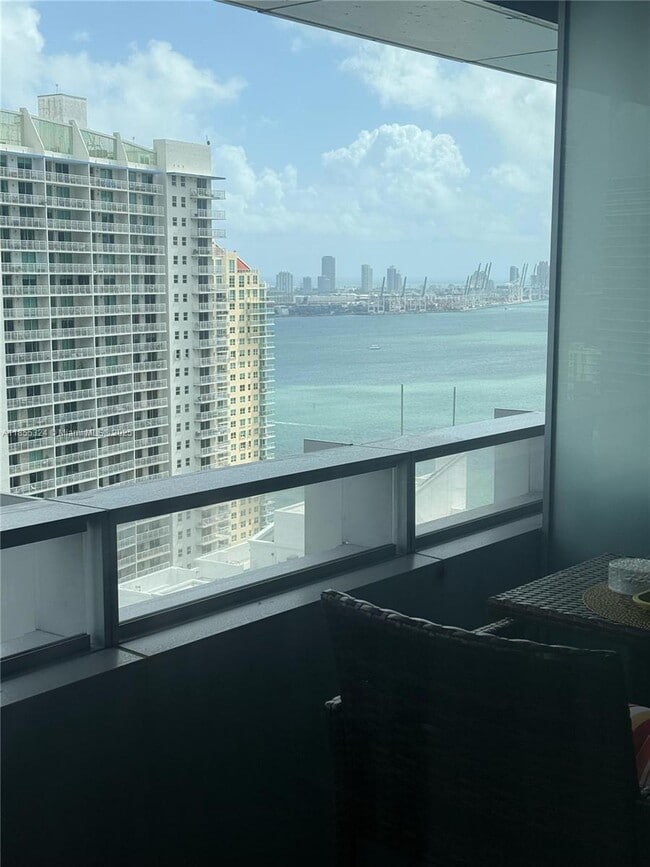 Building Photo - 1395 Brickell Ave