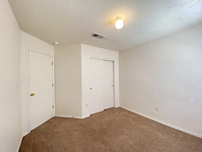 Building Photo - 2 STORY SW STYLE HOME W/LOFT