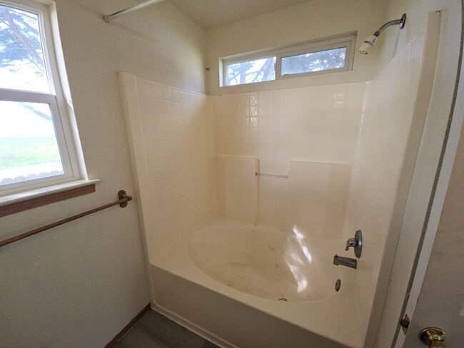 Building Photo - 3BD/2BA Arcata home!