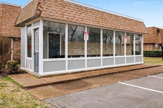 Building Photo - 420 Walton Ln