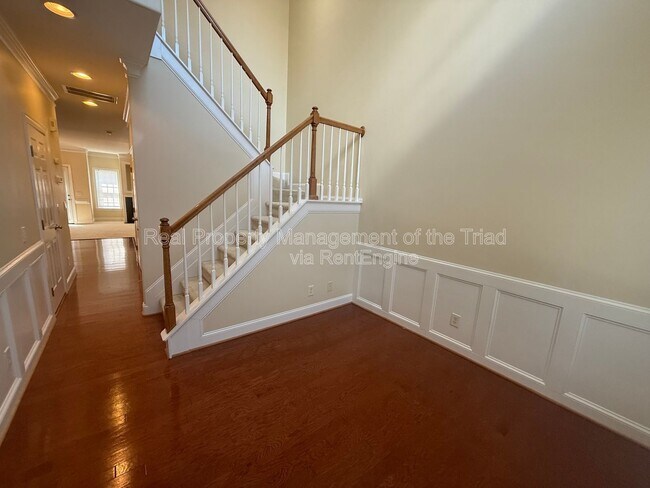 Building Photo - 103 Southlake Ct