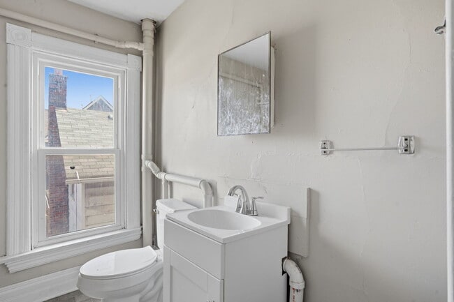 Building Photo - 1405 7th Ave